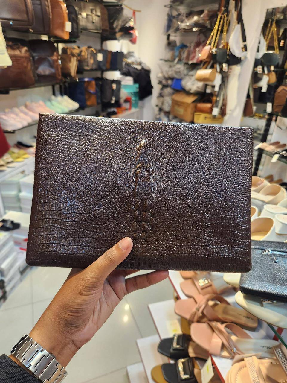 Trendy Crocodile Pattern Soft Leather Clutch Men's Large - brown